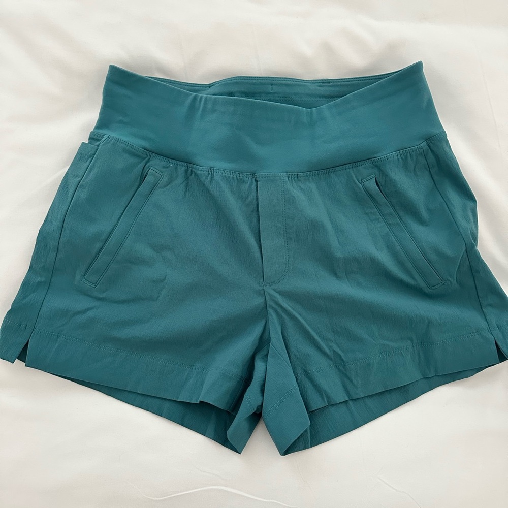 Athleta Trekkie North shorts